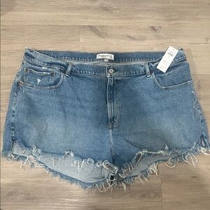 Abercrombie & Fitch Distressed The Mom Short High Rise Denim Shorts Size 22 NWT